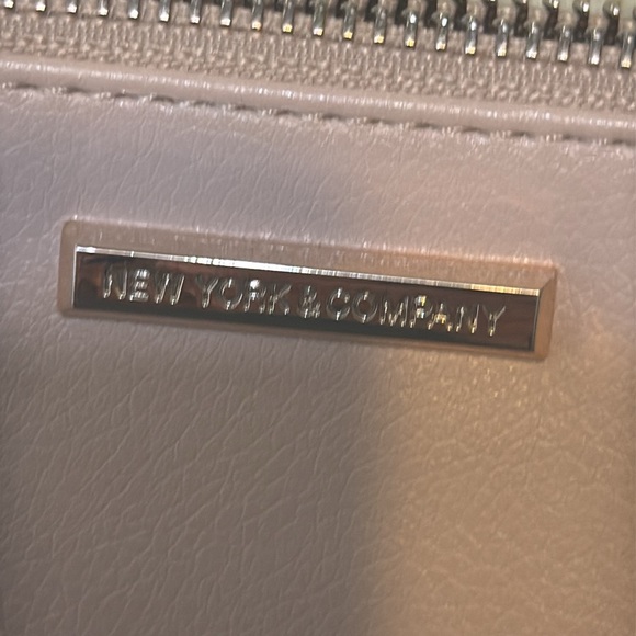 New York & Company wristlet - Picture 2 of 8